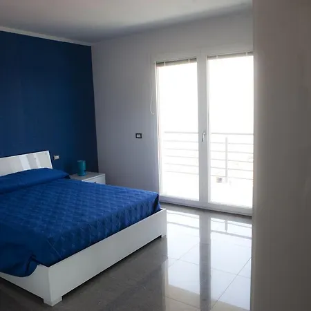 Vacanze Adelaide Чефалу